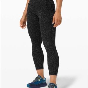 Lululemon Size 4 Pace Rival Crops, black coal formation (leopard). EUC
